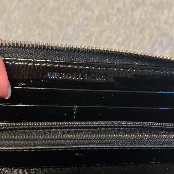 Michael Kors patent leather long wallet - Picture 5 of 7
